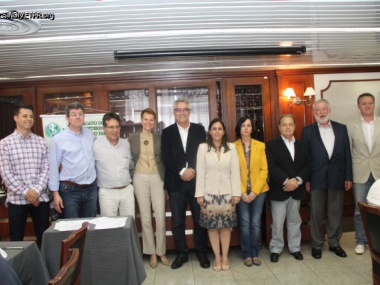 Nova Diretoria do SINDIVET-PR toma posse para o Tri&ecirc;nio 2017-2019
